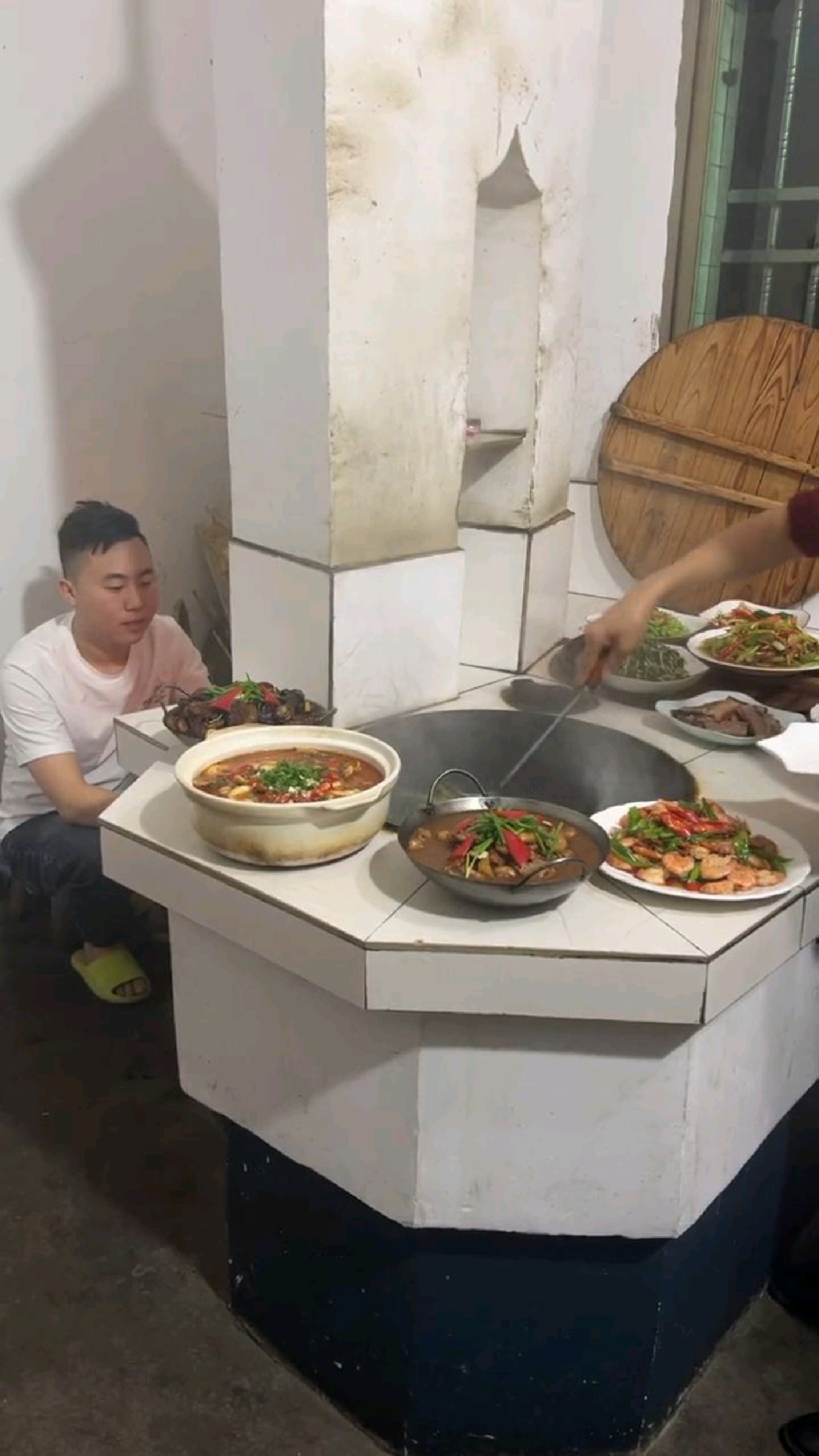 农村地锅做菜就是香