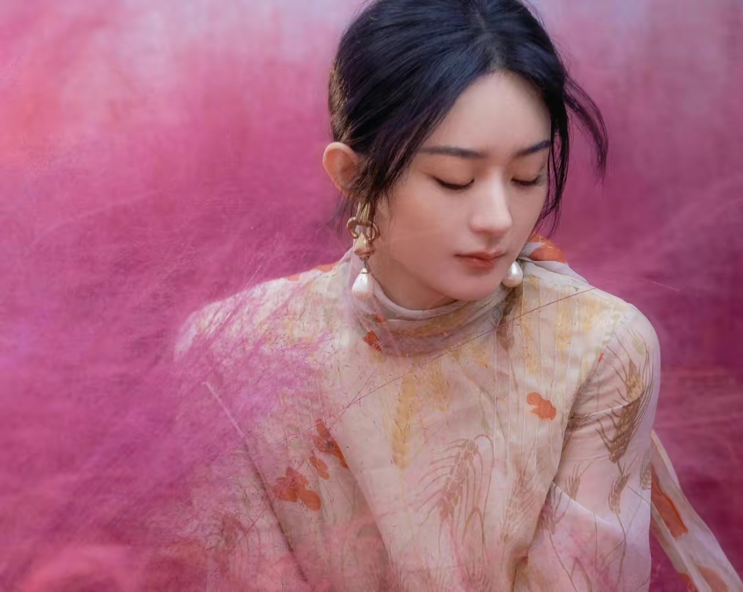 赵丽颖时尚芭莎新造型,眼神太坚毅了吧