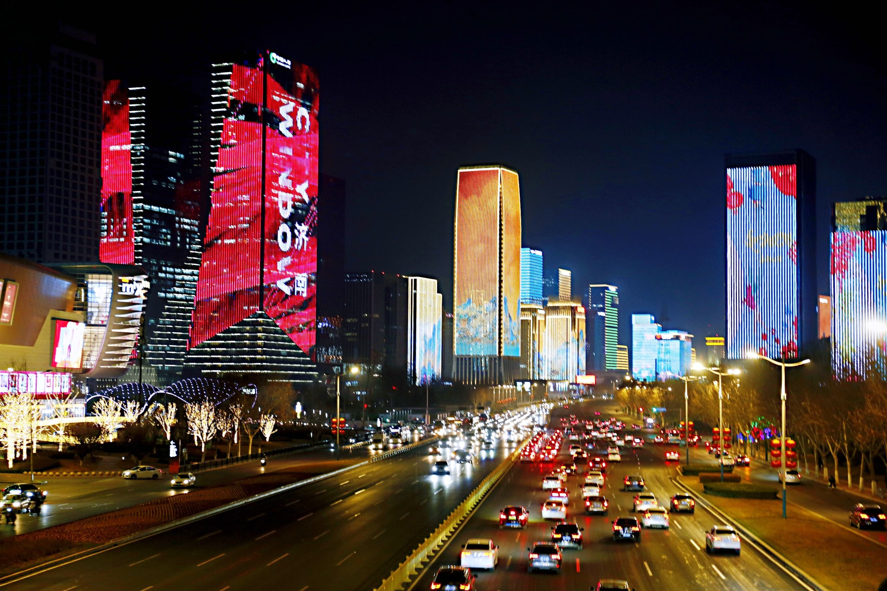 夜里11点济南经十路出租车车速120迈,能开这么快吗?不限速吗?