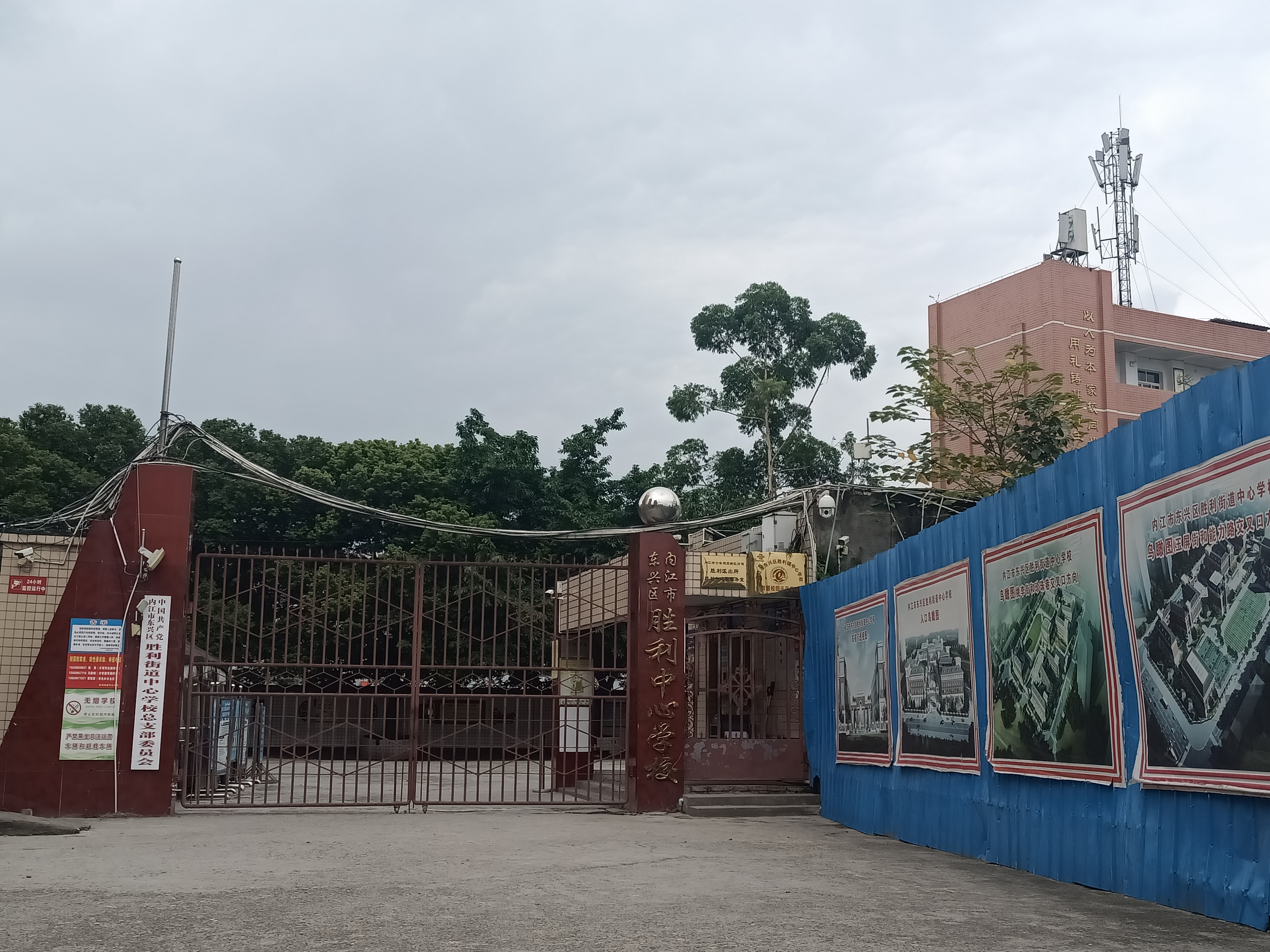 小学:运动员,那时候看见李小双好帅 初中:想当演员,可以演不同的人