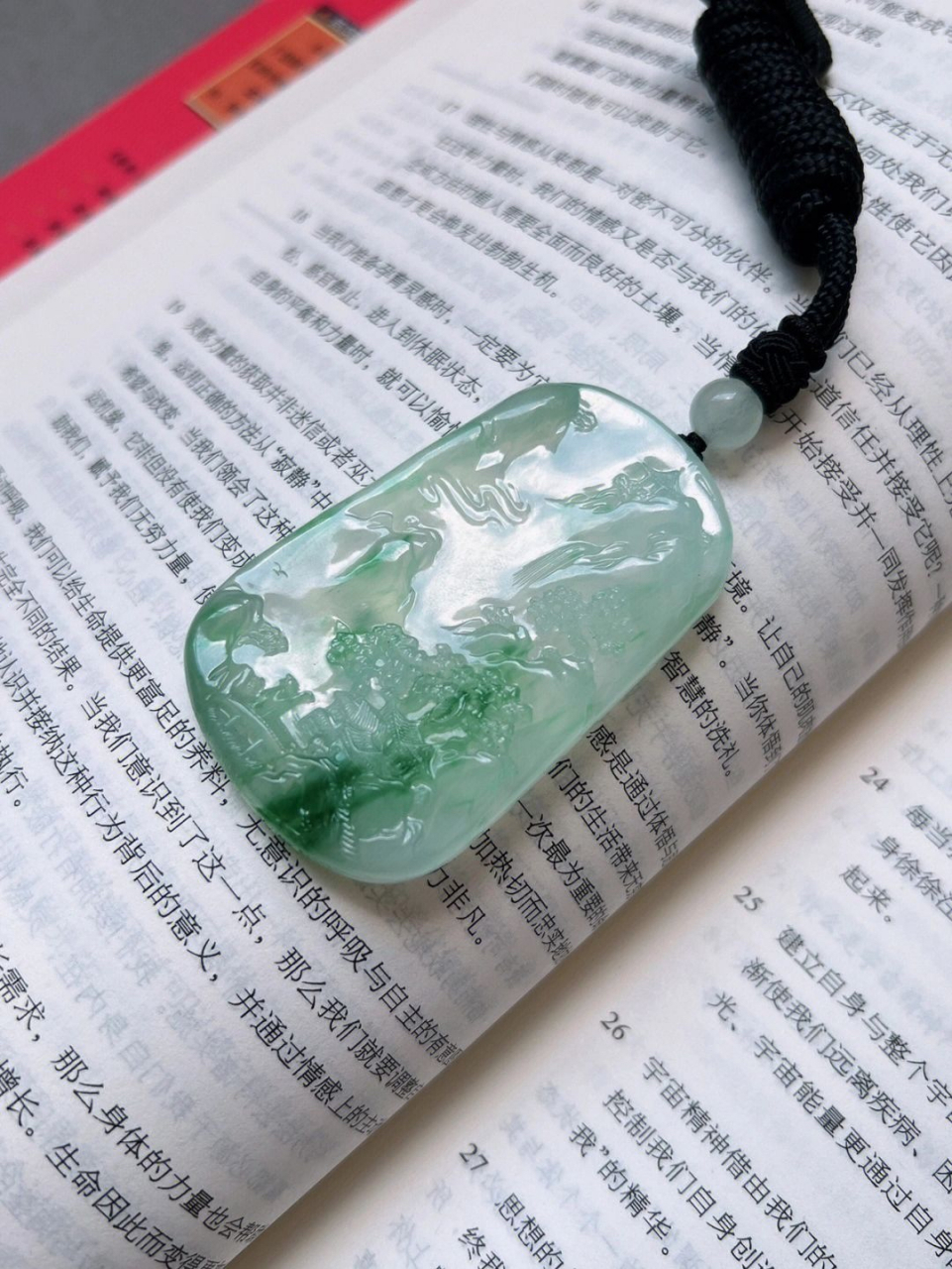 天然翡翠山水牌吊坠 非常有意境单品挂件 傍山傍水的冰种精雕山水牌