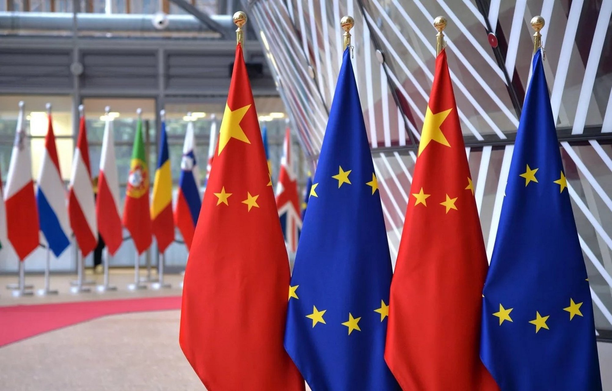 欧盟国家就布鲁塞尔欧盟夏季峰会的会议内容发表联合声明呼吁中国"向