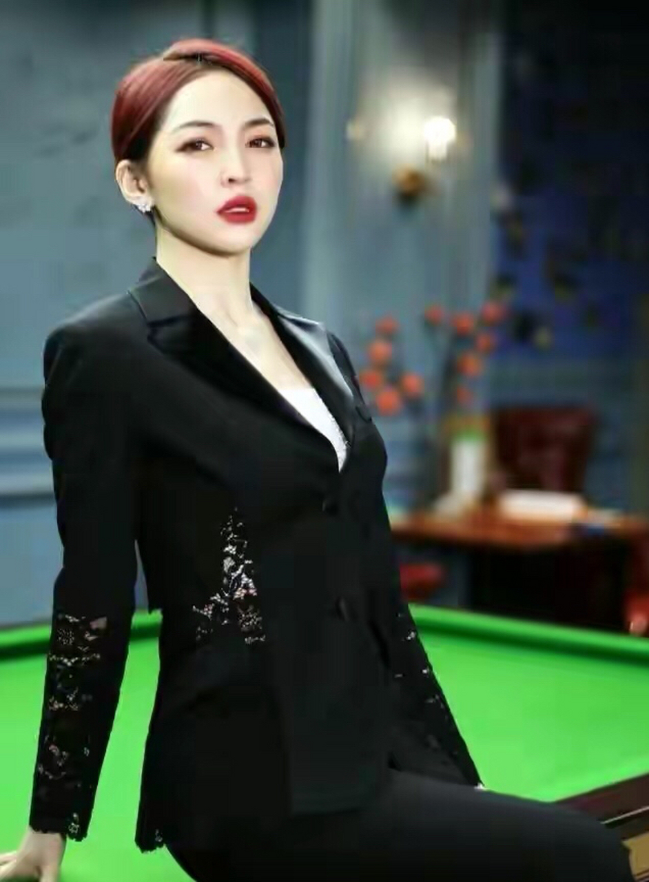 动态创作月# 近日,美女台球裁判王钟瑶就晒出一组出去旅游时的照片