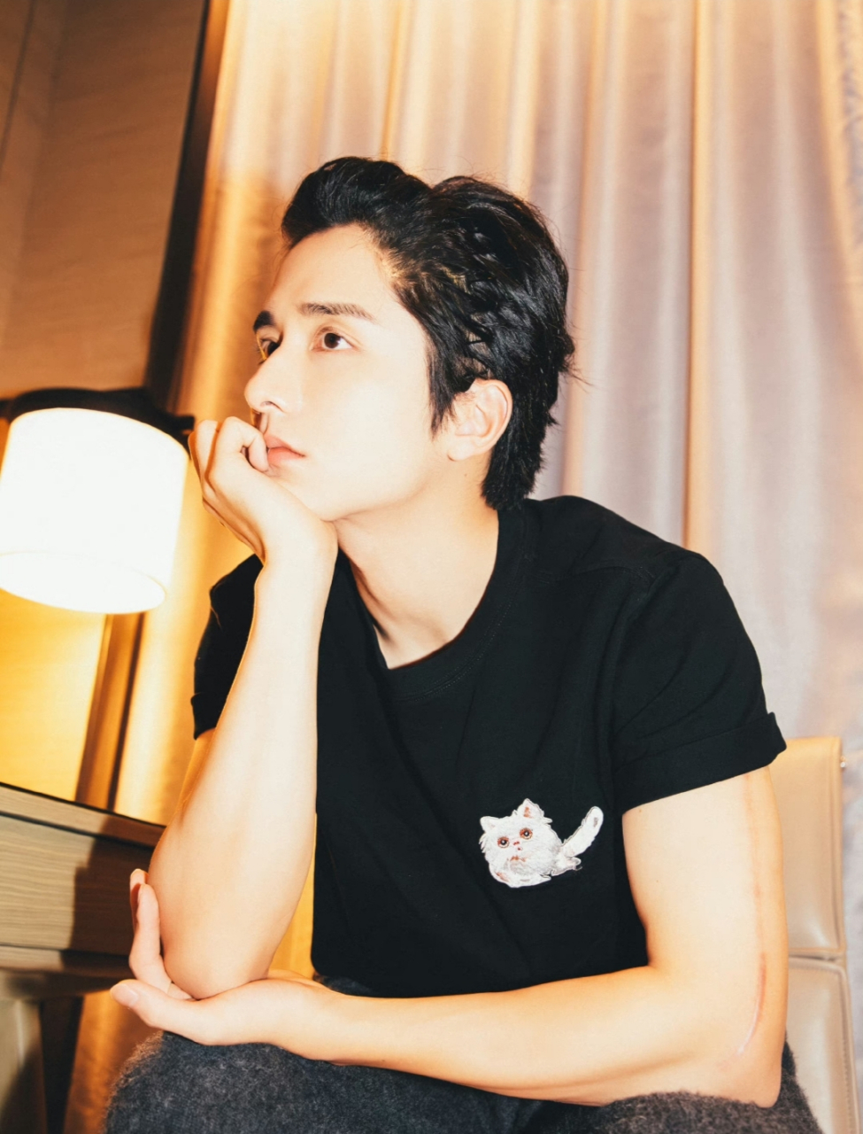 张新成不管是思考还是发呆一样很帅#万人商单计划# #我们都爱聊八卦