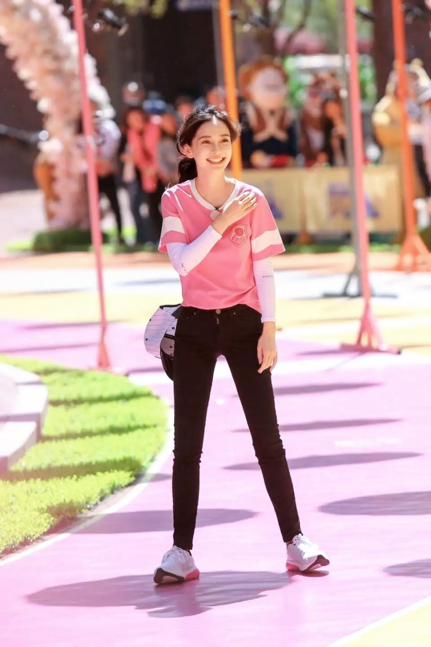 杨颖,angelababy,作为《奔跑吧兄弟》中的元老级跑男之一,一直以来都