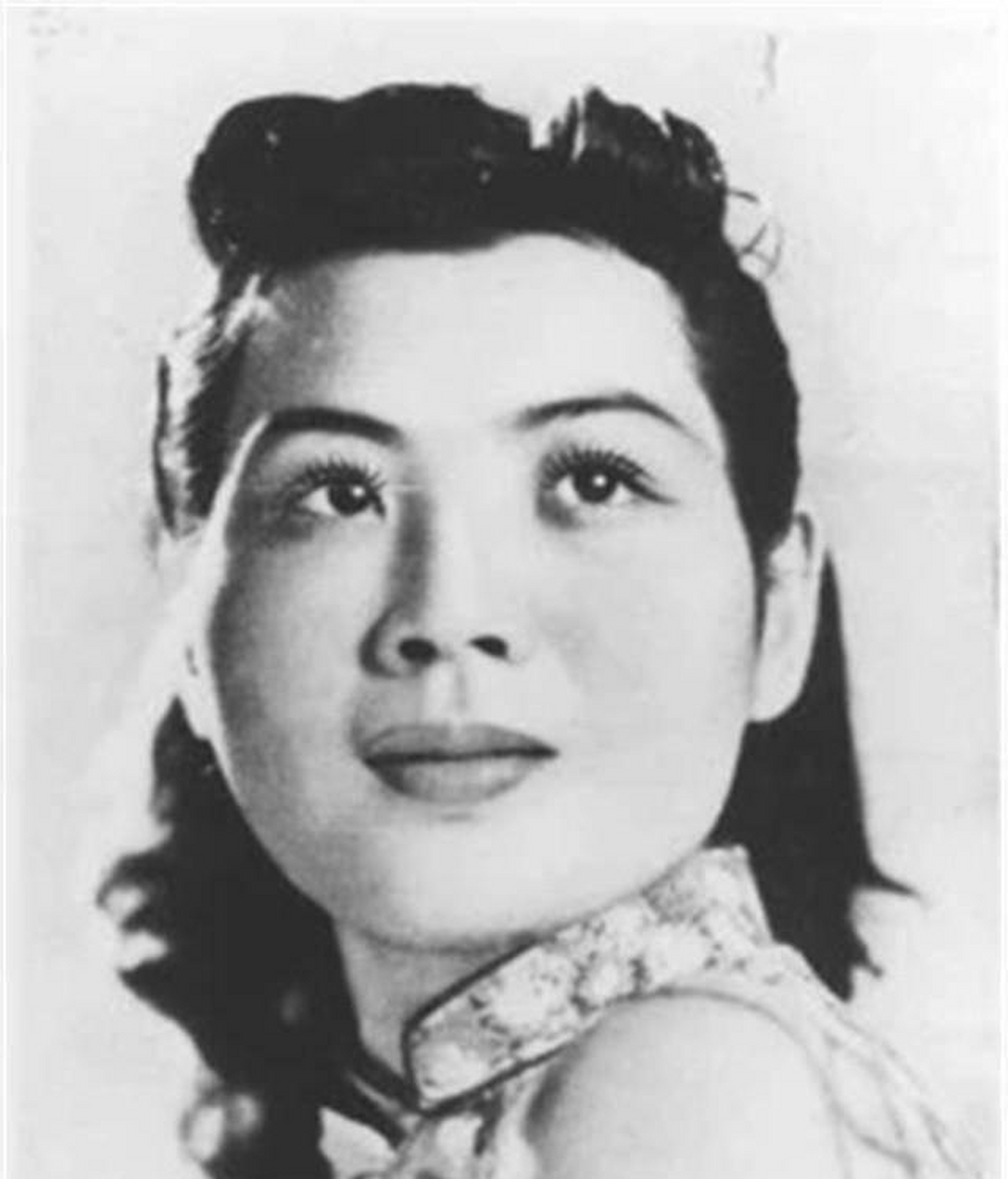 抗日英雄英茵,美女特工加明星身份,享年26岁,英茵,北京人,1916年出生.