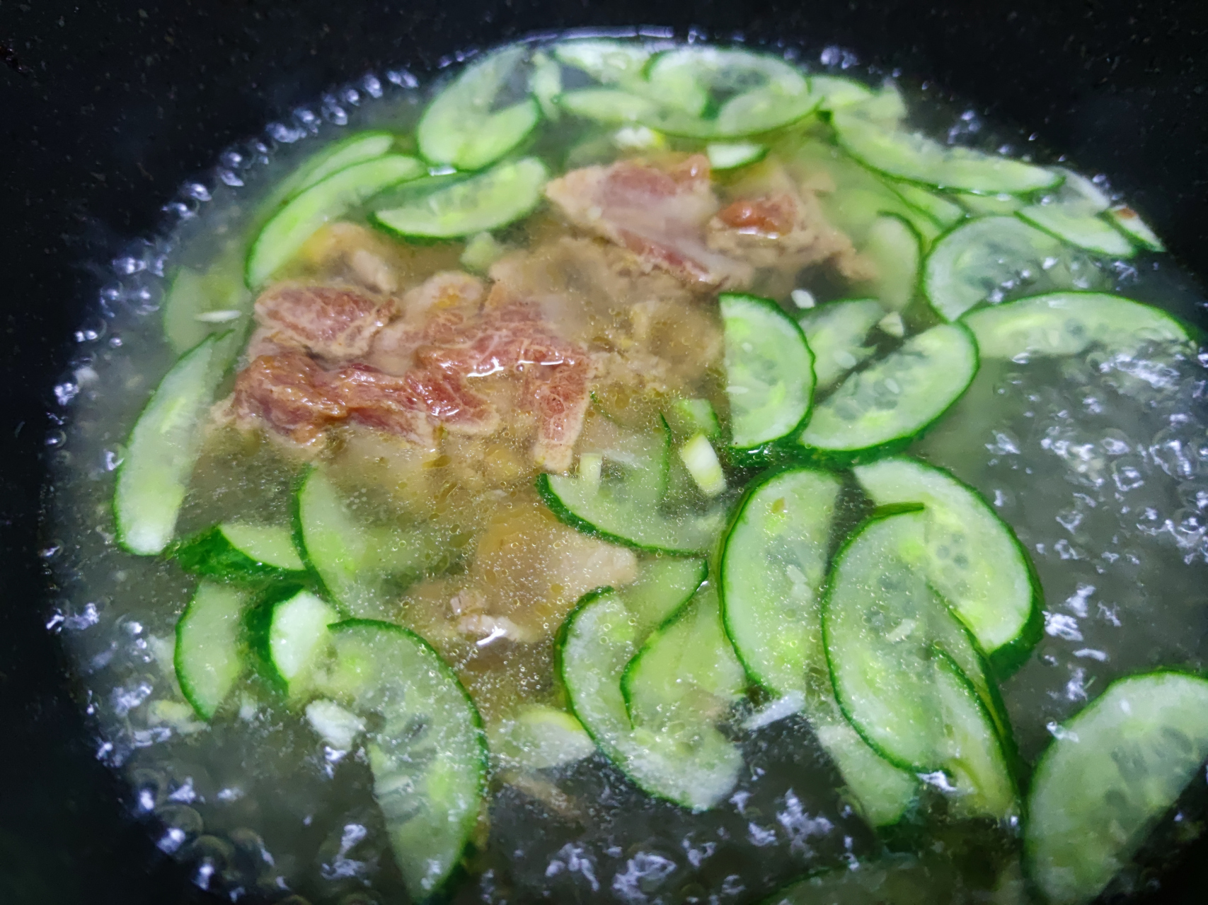 黃瓜肉片湯 清淡又好喝的黃瓜肉片湯.