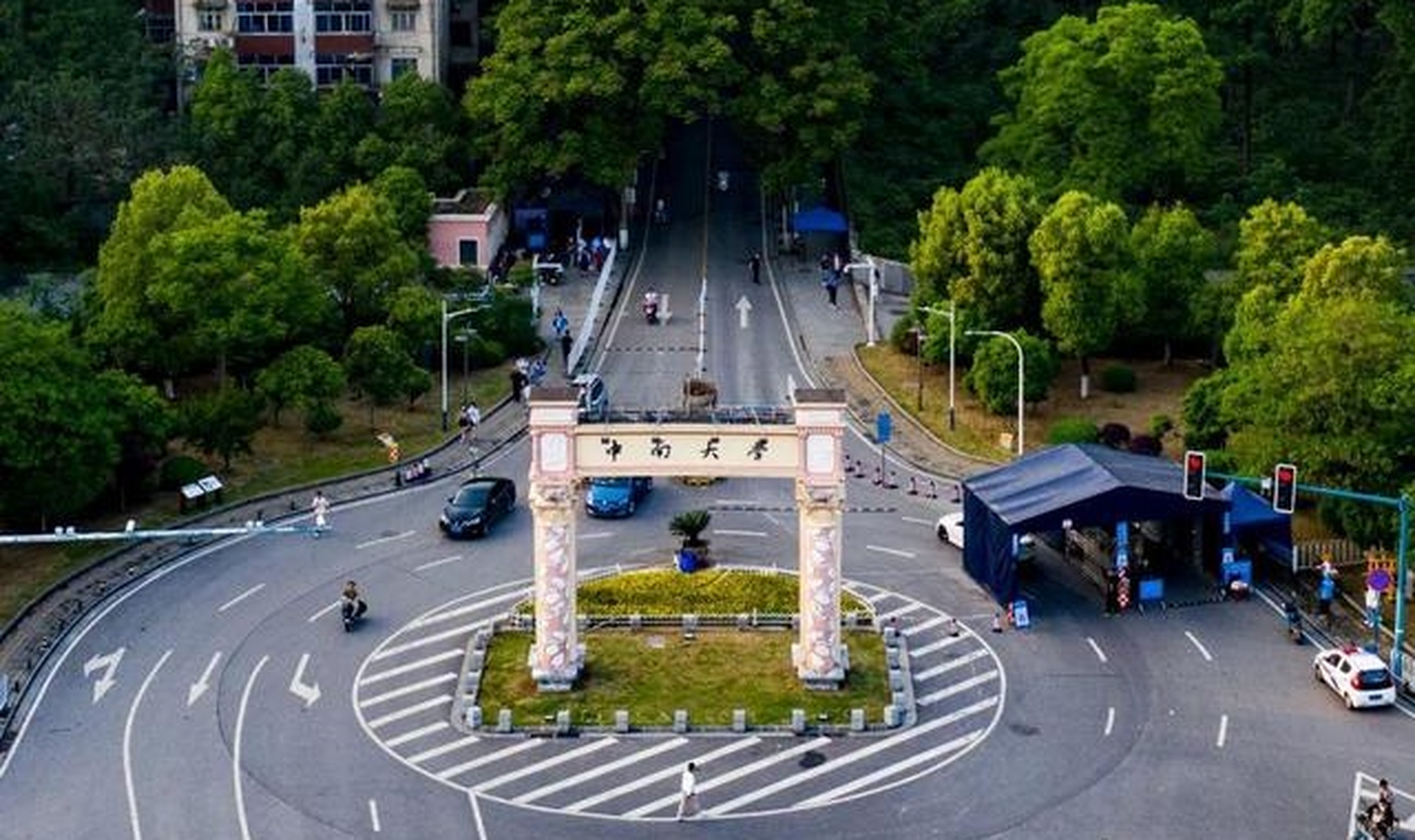 2022重庆普通本科批次各高校投档最低分公布,中南大学表现正常!