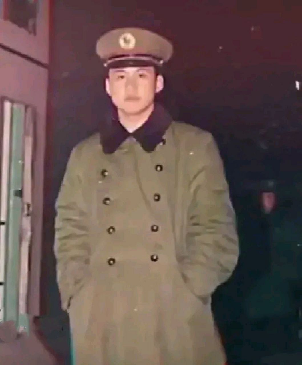 年轻时的方清平的一张照片.