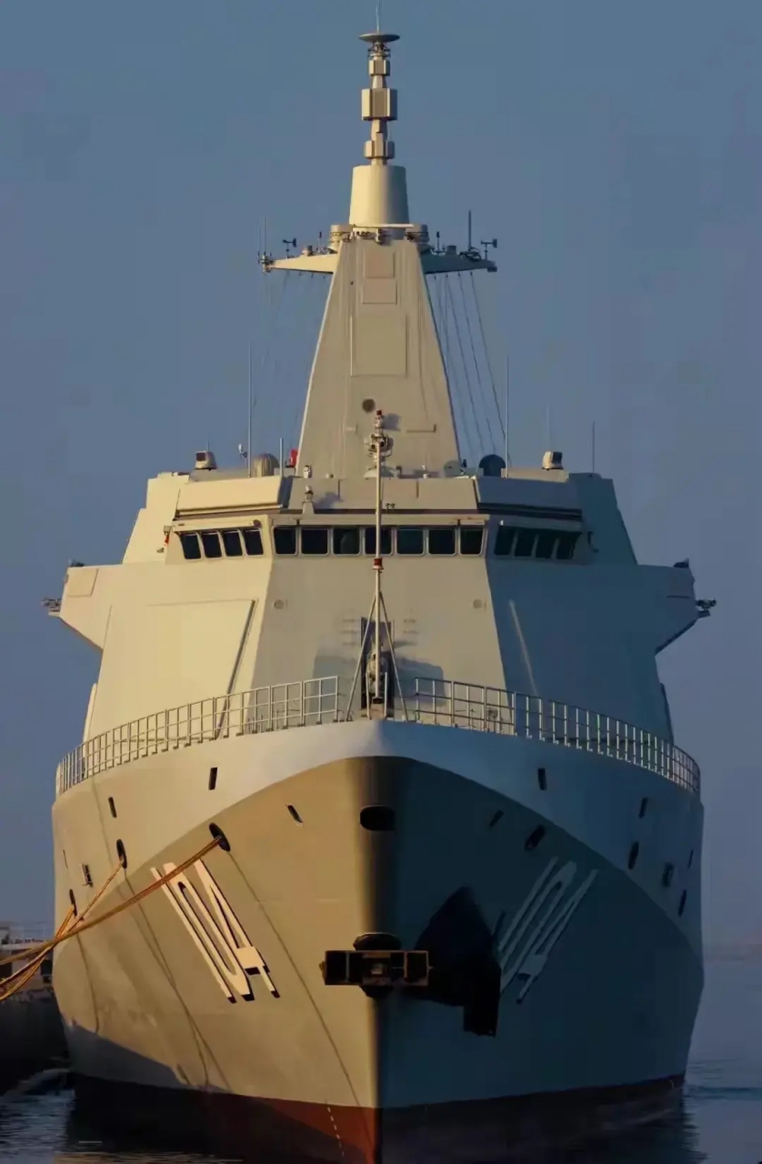 中国9899海军104无锡舰 055型驱逐舰