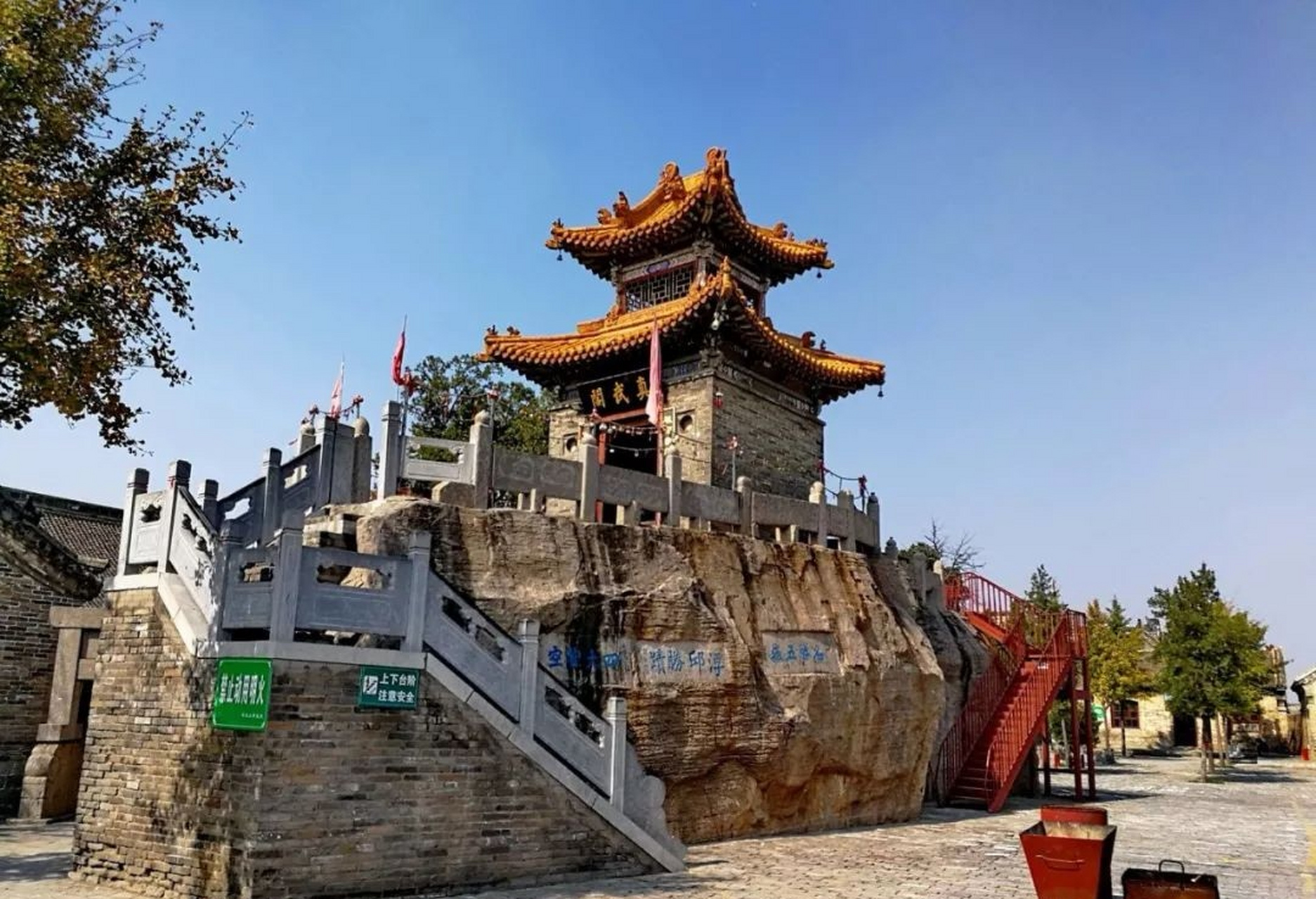 宝藏创作者计划# 浚县浮丘山在浚县老城南关的西侧,由两个山包组成