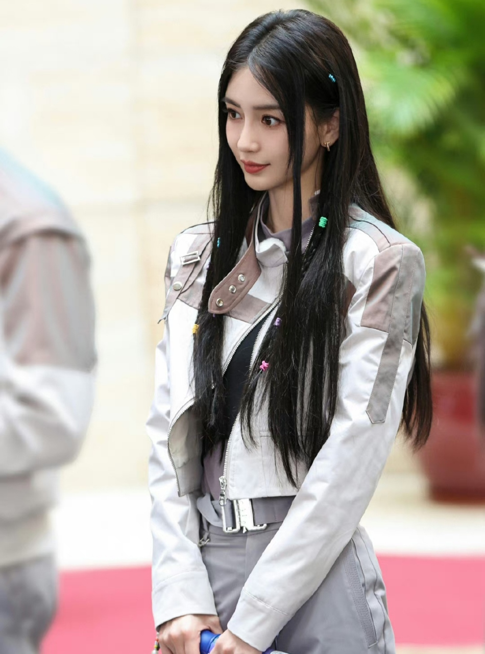 angelababy奔跑吧第十一季马上开播,录制现场的她还是一副小女生模样