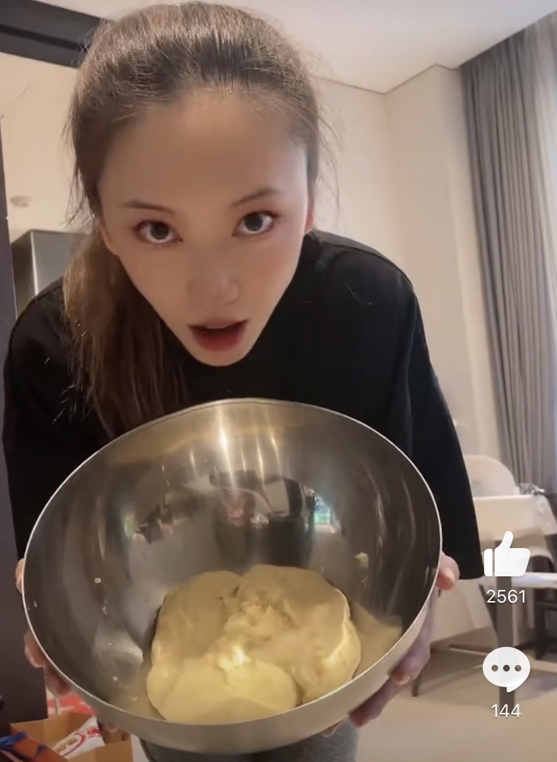 应采儿给jasper做面包网友明星开美颜变丑普通人开美颜变美
