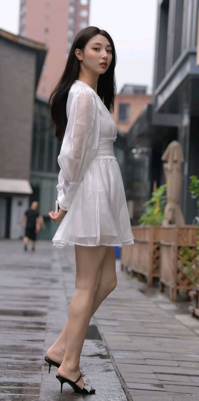 白色丝纱裙,柔软的白色半身纱裙,带着一份优雅的美丽,自带收身腰带