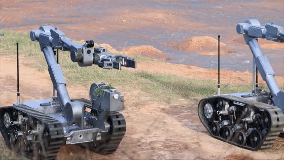 新型排爆机器人来了!操作现场画面