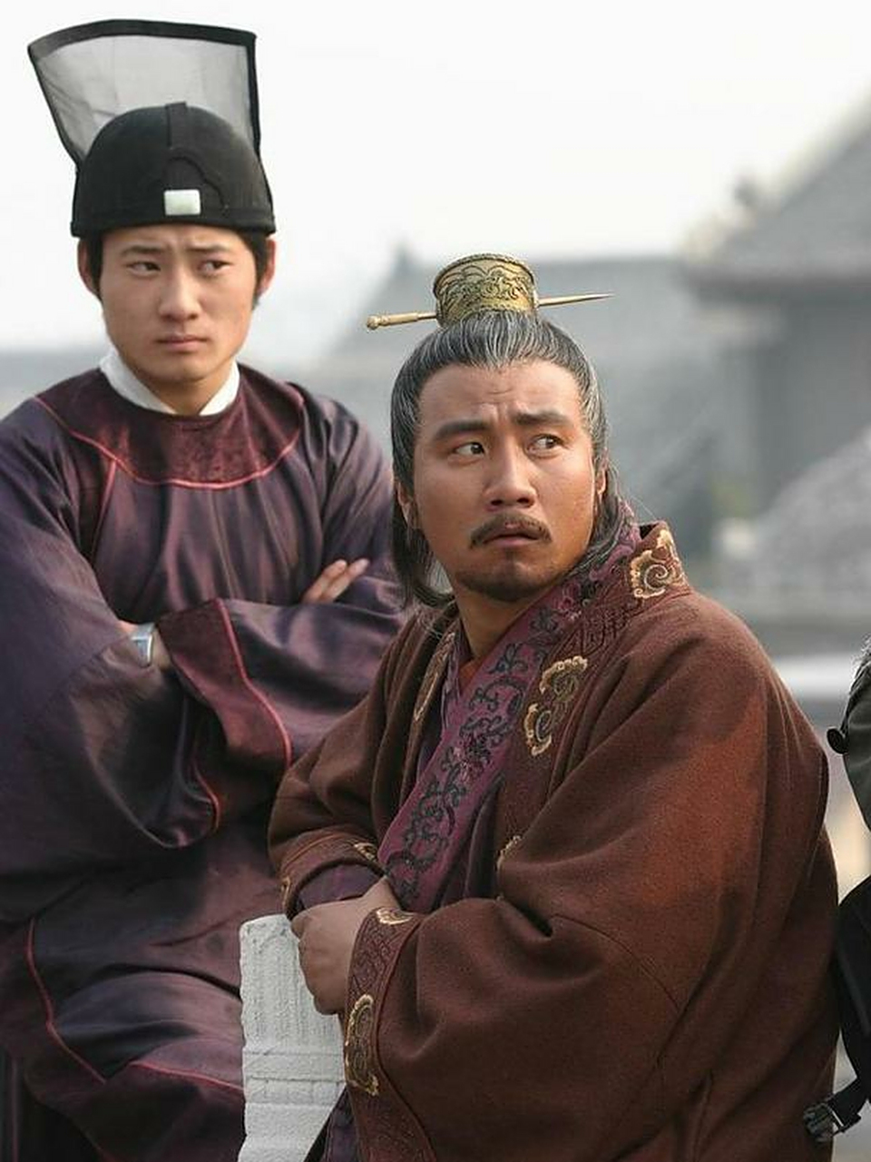 为什么朱元璋传位给朱允炆,不传位给朱棣呢?