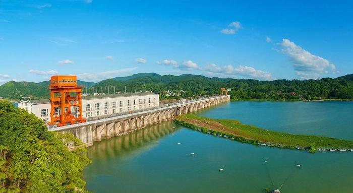 给大家介绍个低调的景区——西津水力发电站,湖光十色气象万千