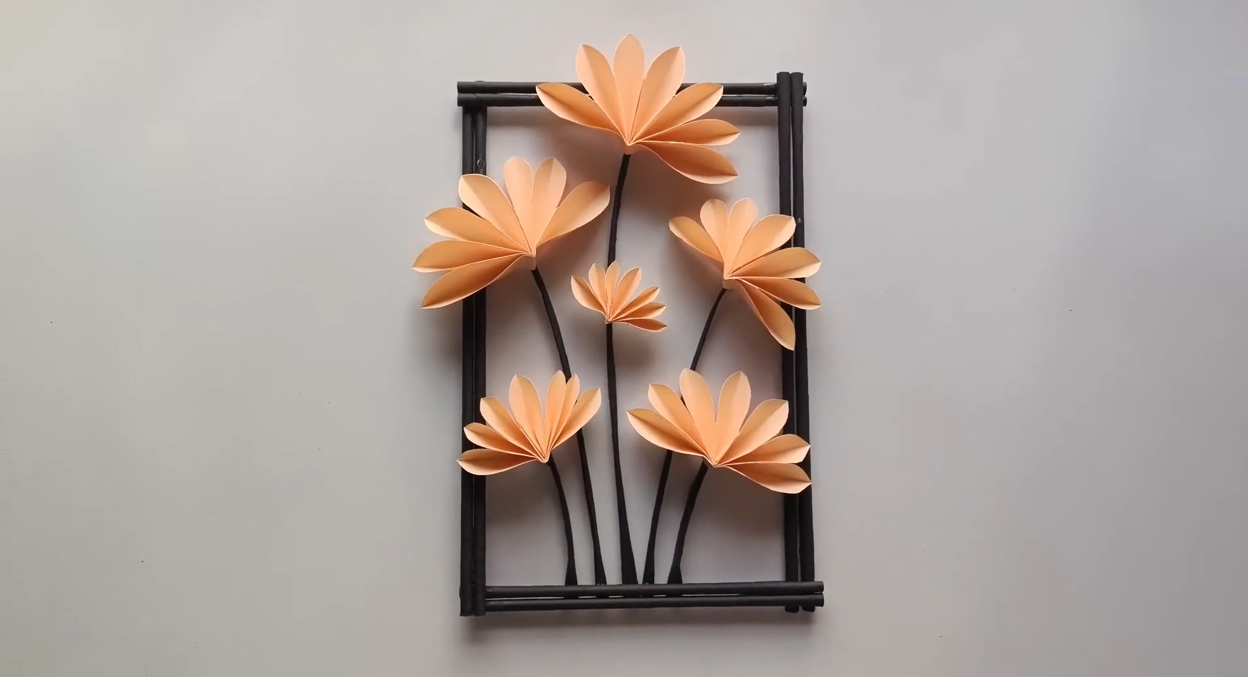 给大家分享一款好看的壁挂装饰,只用纸张就能做