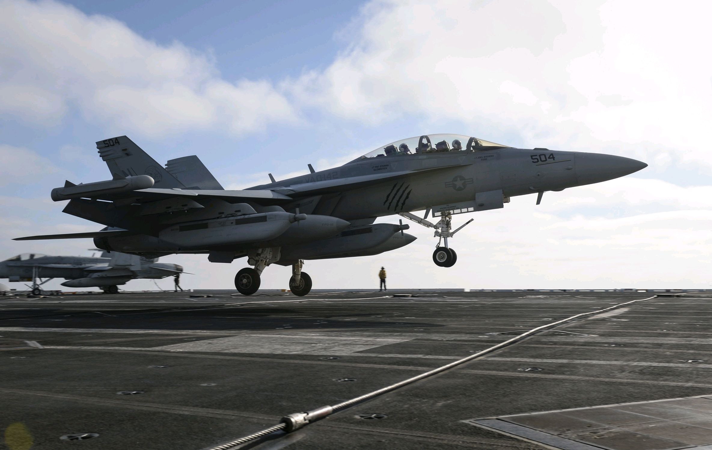 舰载机代言人,fa-18系列大黄蜂舰载攻击战斗机!