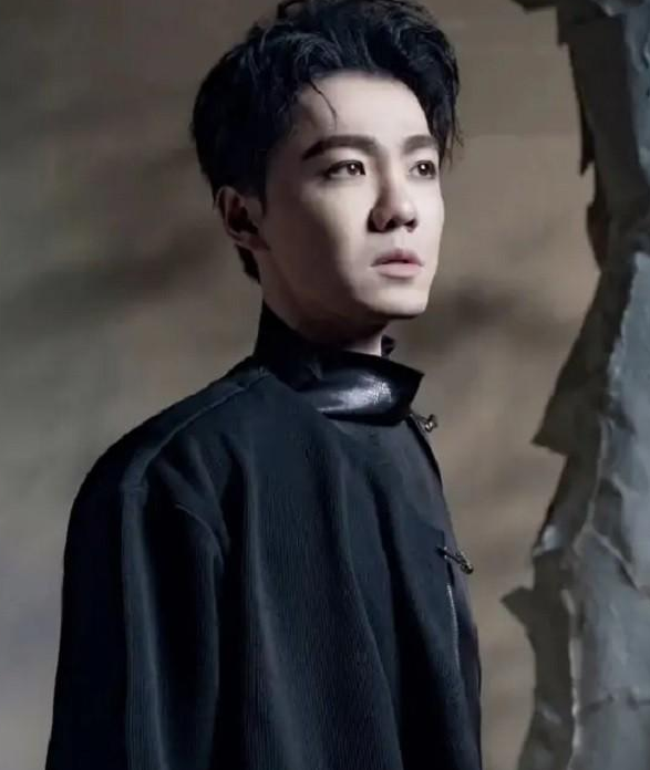 金铁霖唯一儿子追悼会上哭成泪人,现任妻子与前妻皆未出席