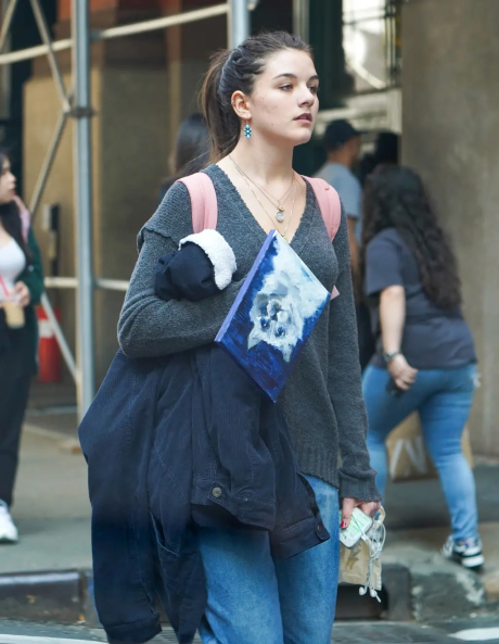 汤姆哥女儿苏芮·克鲁斯她每次亮相必会引起轰动关注度超大牌明星