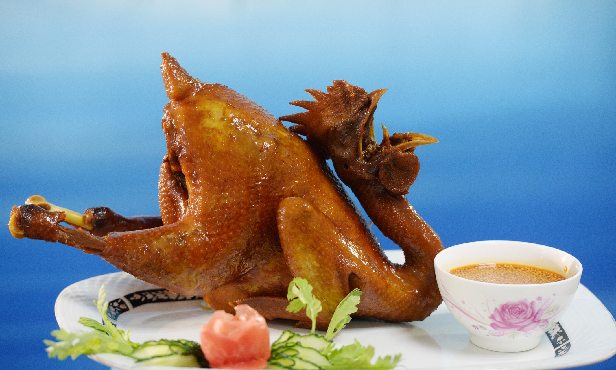 是古蔺人祖祖辈辈研究出来的一种卤制小吃,以鲜,香,麻,辣,著称,每当逢