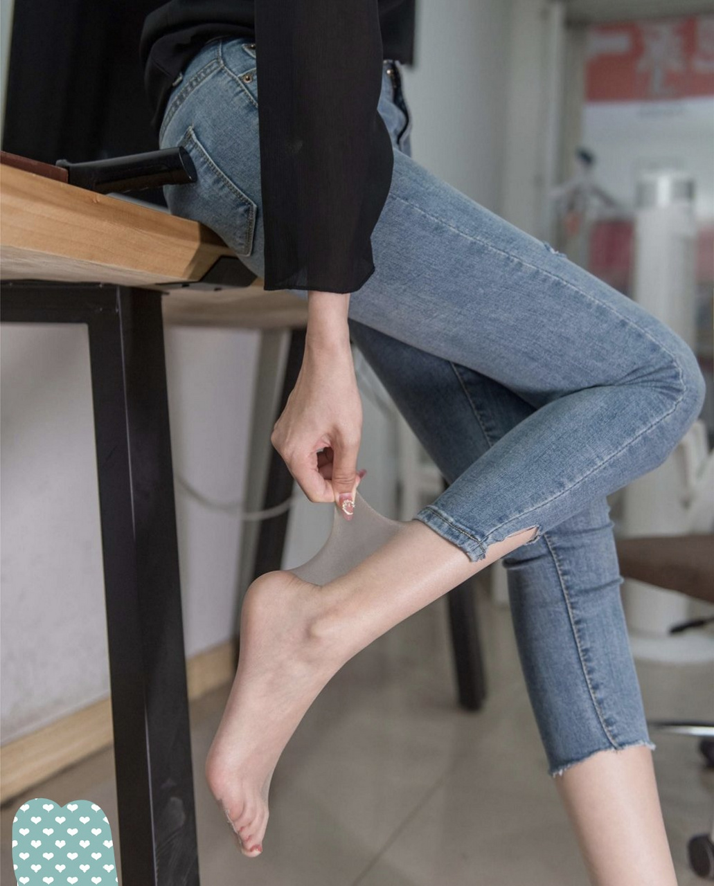 丝袜# #大长腿美女# #美女# 牛仔裤搭配肉丝真是绝绝子呀