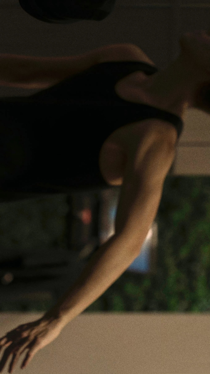 陈飞宇健身效果明显,手臂肌肉线条很好,真是一个自律的艺人,身材保持