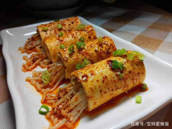 一张豆皮一把金针菇,简单煎一煎,做成铁板烧烤风味下饭菜,真香
