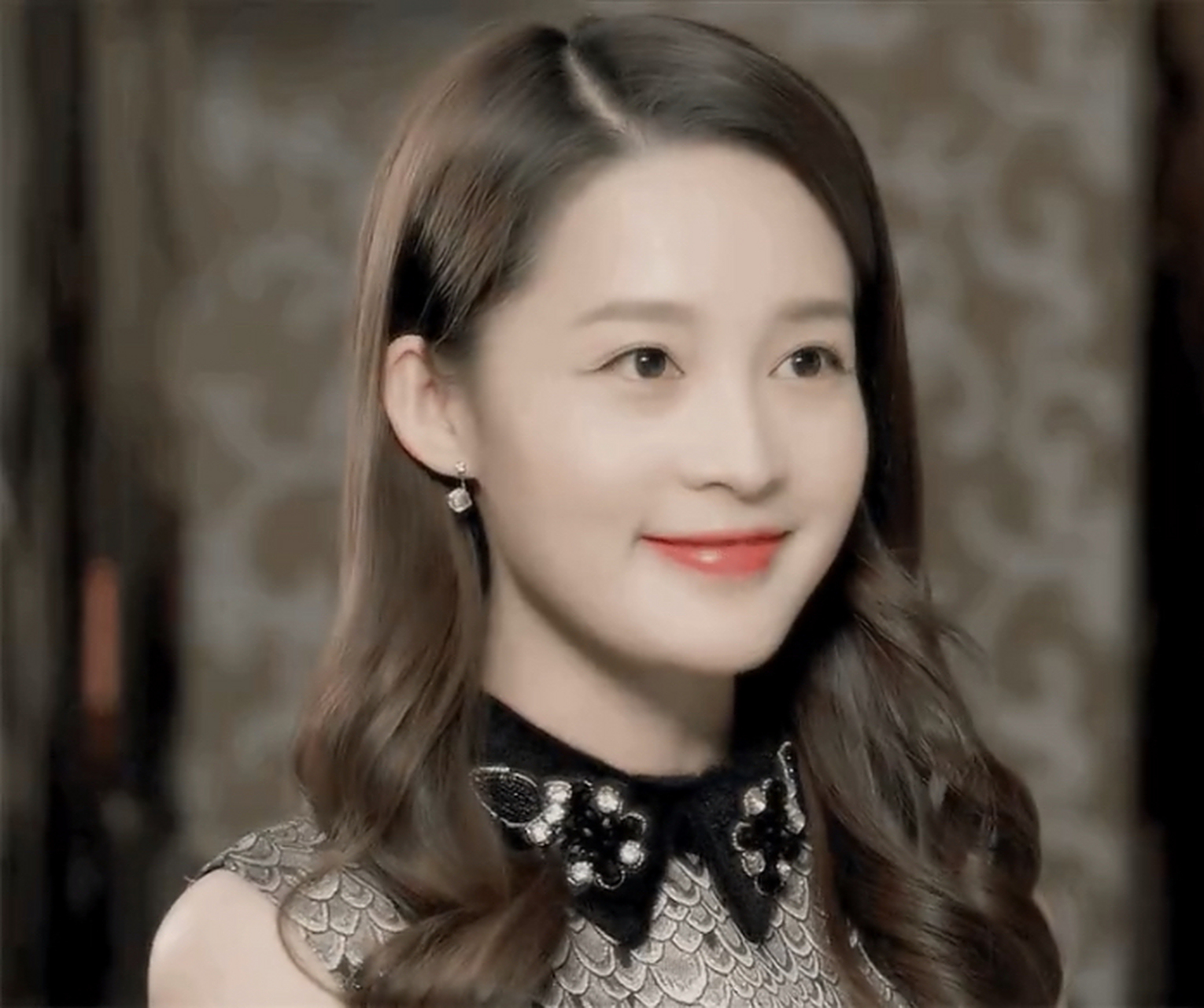 李沁徐璐阚清子以前在荣幸达,但只捧李沁原因找到了,回头看李沁年轻的