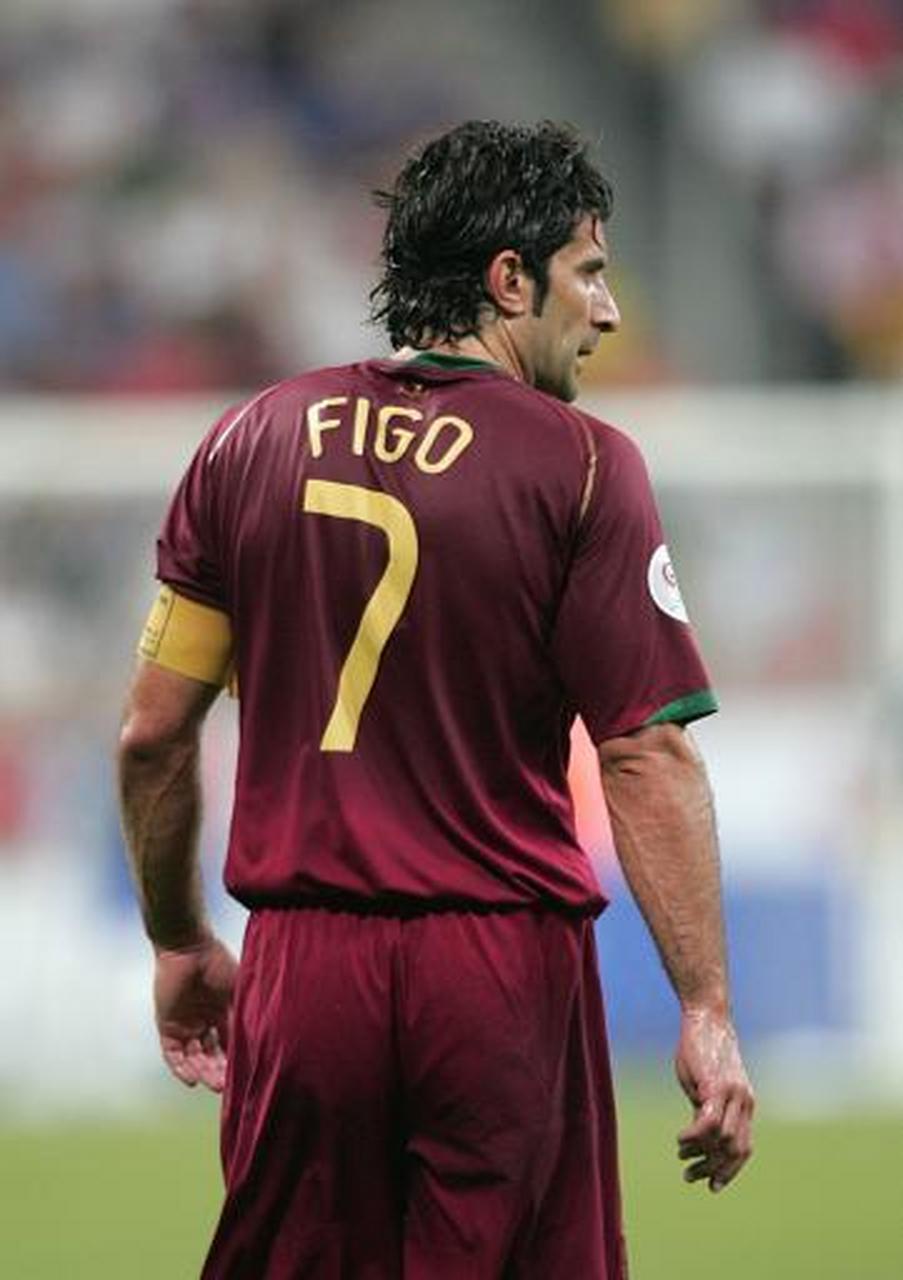 有人说菲戈是最水的足球先生,认为他一没速度,二没对抗,而且盘带突破