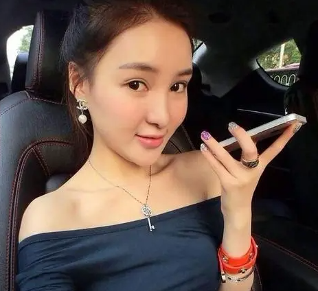 看完李雪健和周星驰的座驾后,才明白一个人越是缺乏什么