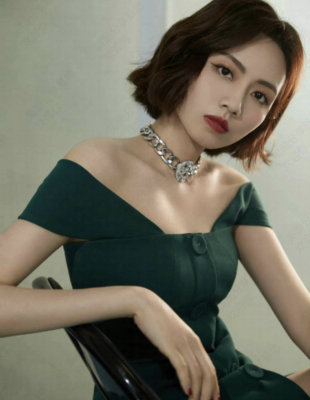 今天才发现广东籍的美女明星挺多的比如:  歌手程潇       出生于广东