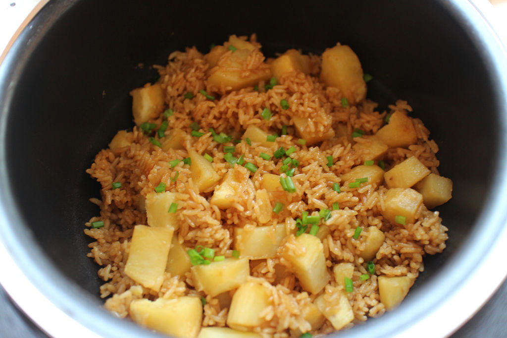 适合疫情期间省菜又好吃的土豆焖饭,做法简单