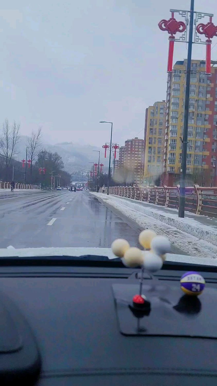 辽宁抚顺清原县城初雪,最美雪景,被雪覆盖的小县城美不胜收,东北下雪