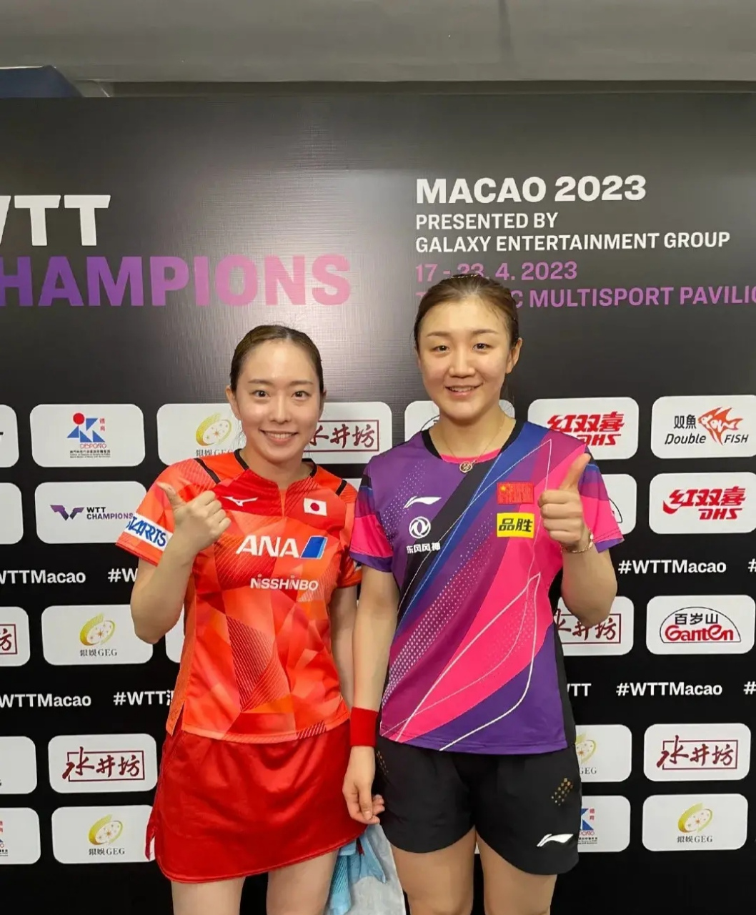 是对手也是朋友陈梦,石川佳纯 赛后石川佳纯邀陈梦一起合影留念 魔力