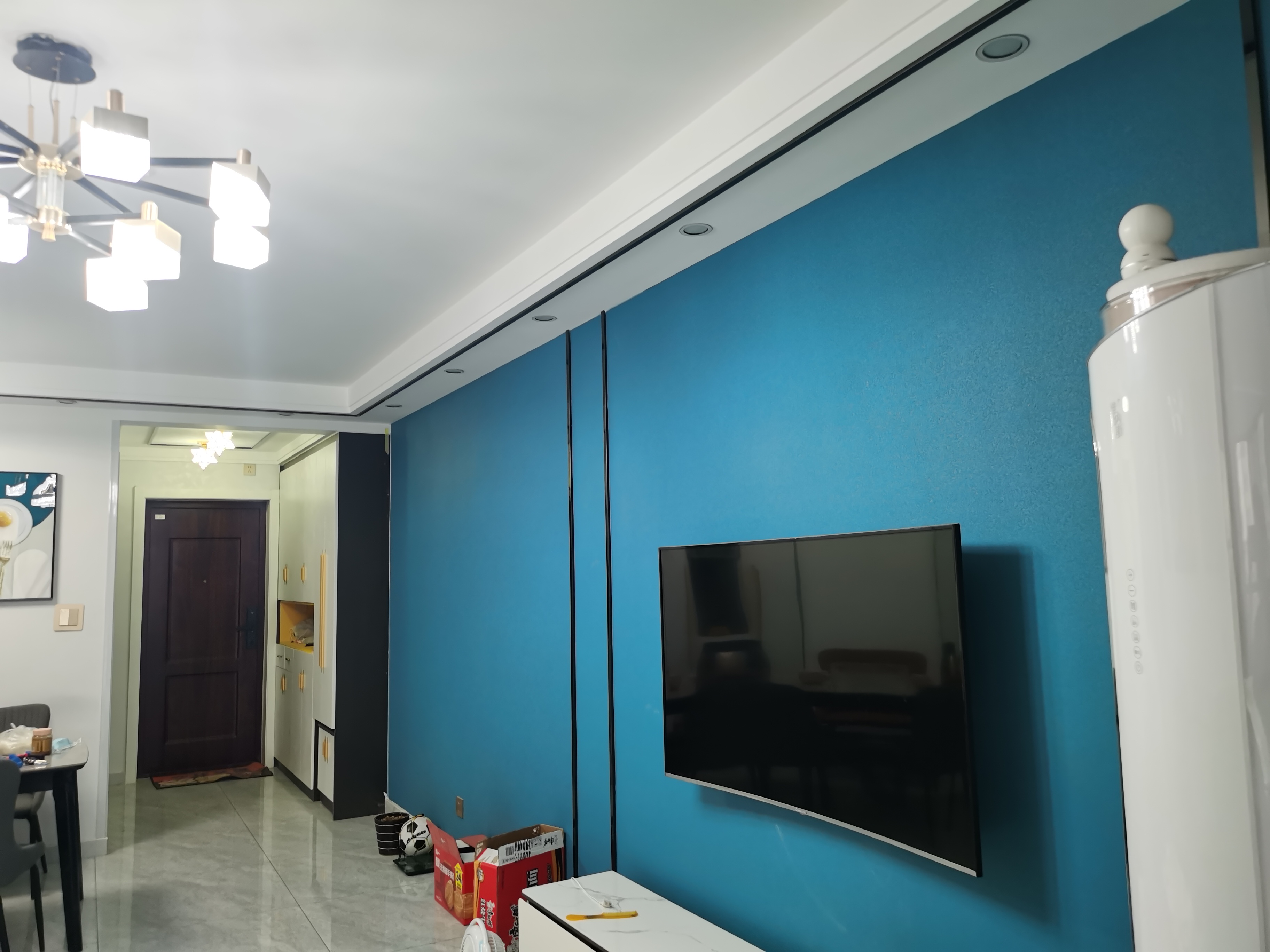 墙面是刷乳胶漆好还是贴壁布更合适?