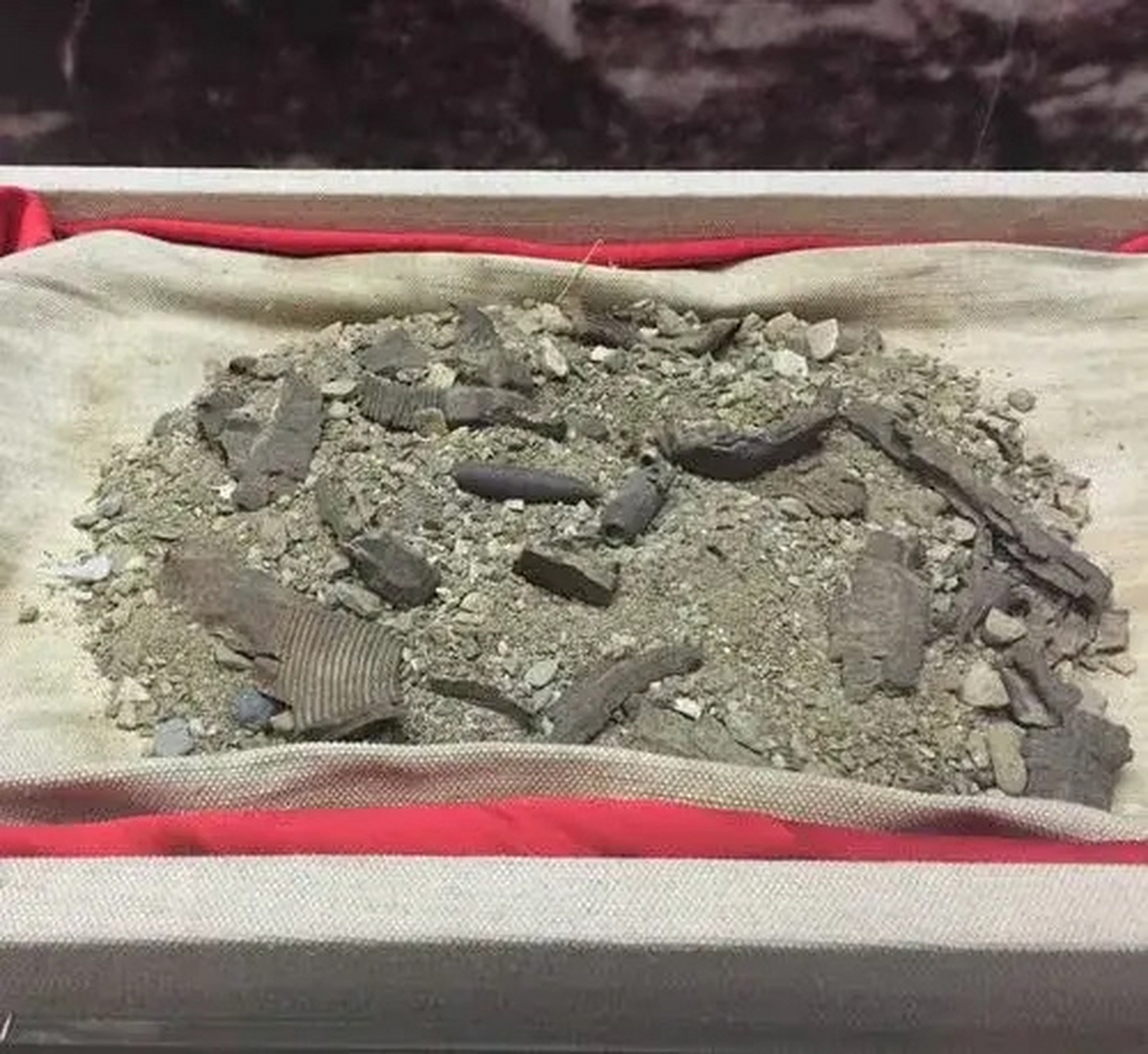 上甘岭战役阵地上的一铲土,可想而知当时战斗之惨烈!致敬!