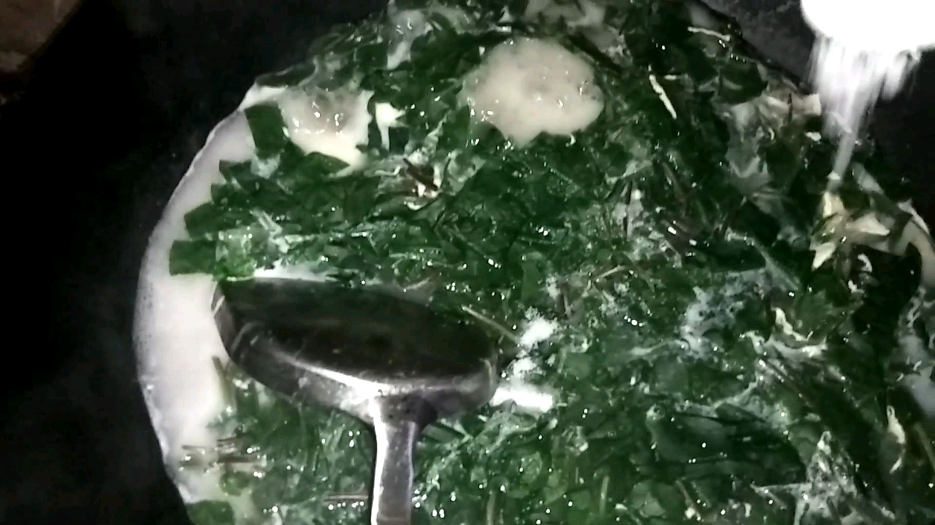 农村阿梅做一道清热去湿藤菜汤,有没有网友也吃过这种菜