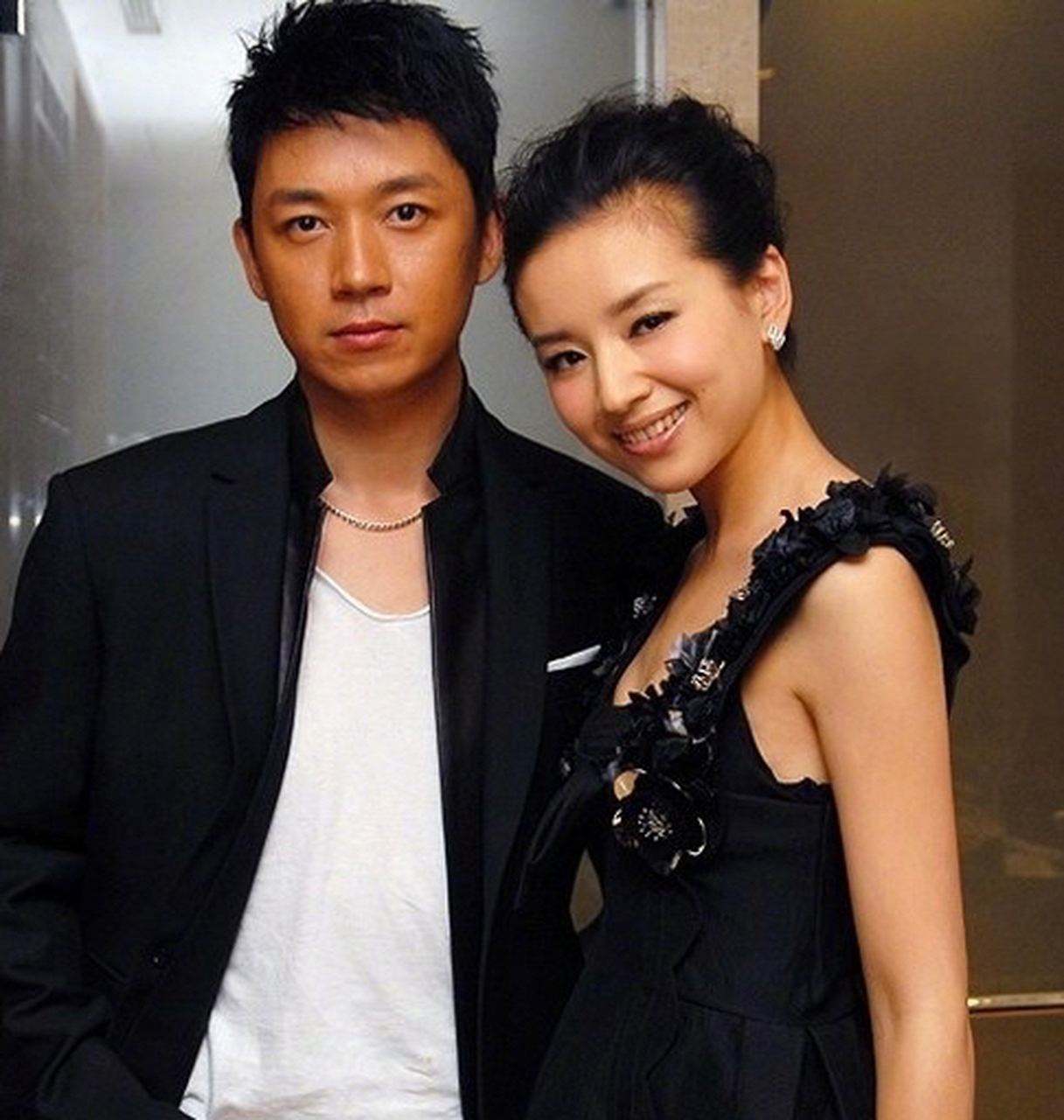 网友甚至评论:是不是觉得当初看了王大治和董洁激吻视频的人都不在了