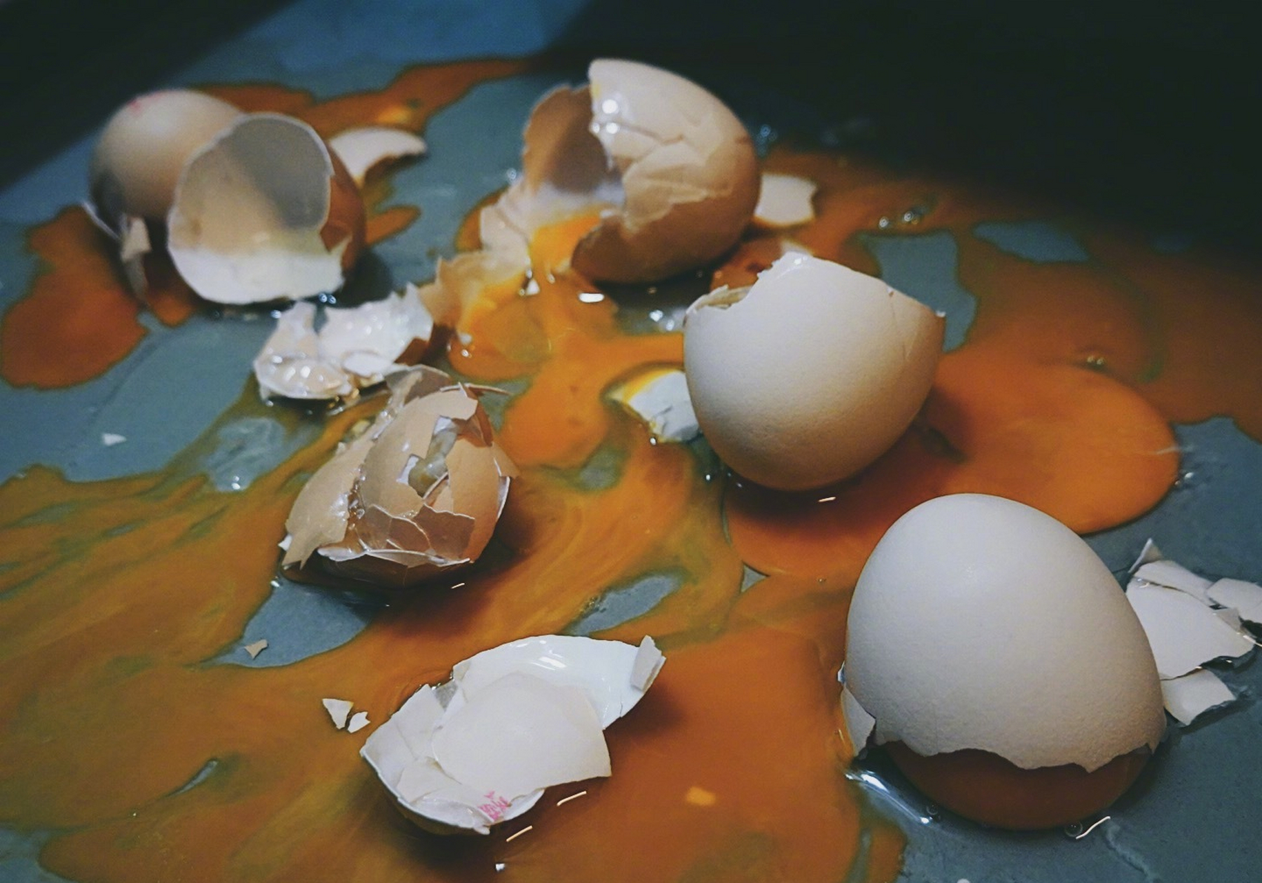 一整盒鸡蛋掉地上如何有效利用,在线等,挺急的