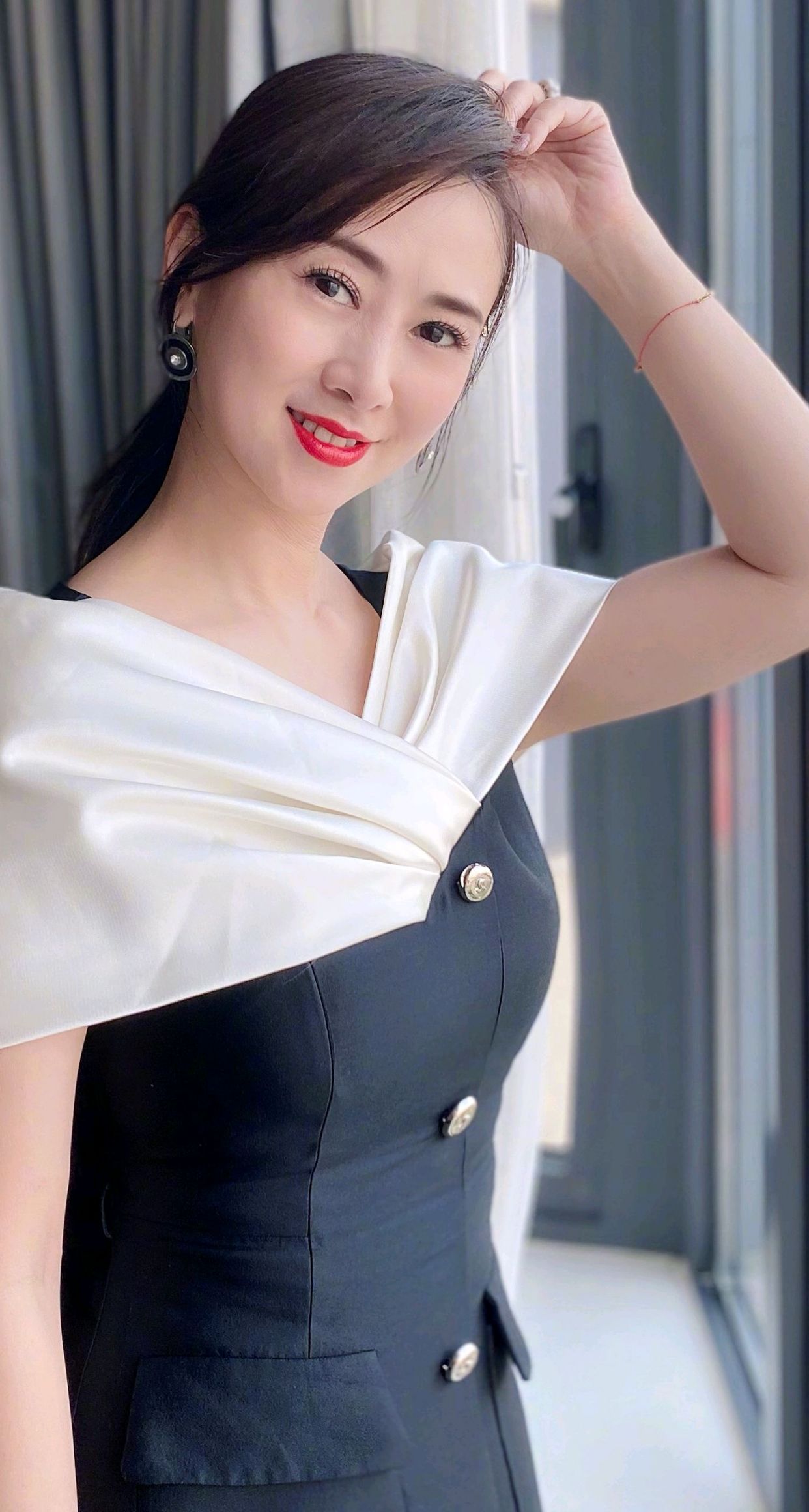 翁虹高清写真图集,美人迟暮,风韵犹存