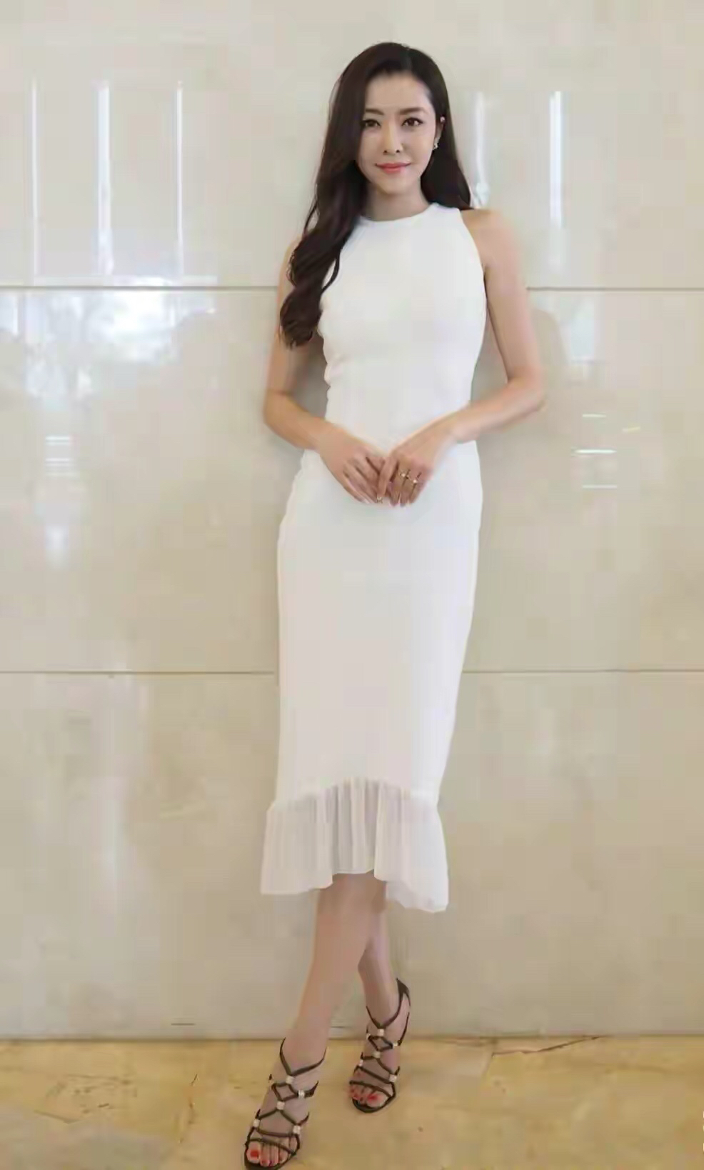 明星俏佳人:熊黛林高跟美腿