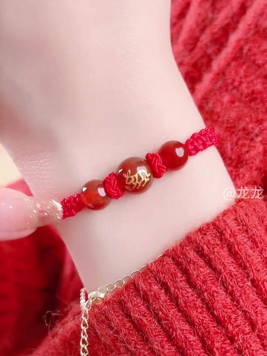 红绳=红绳项链吊坠怎么打结