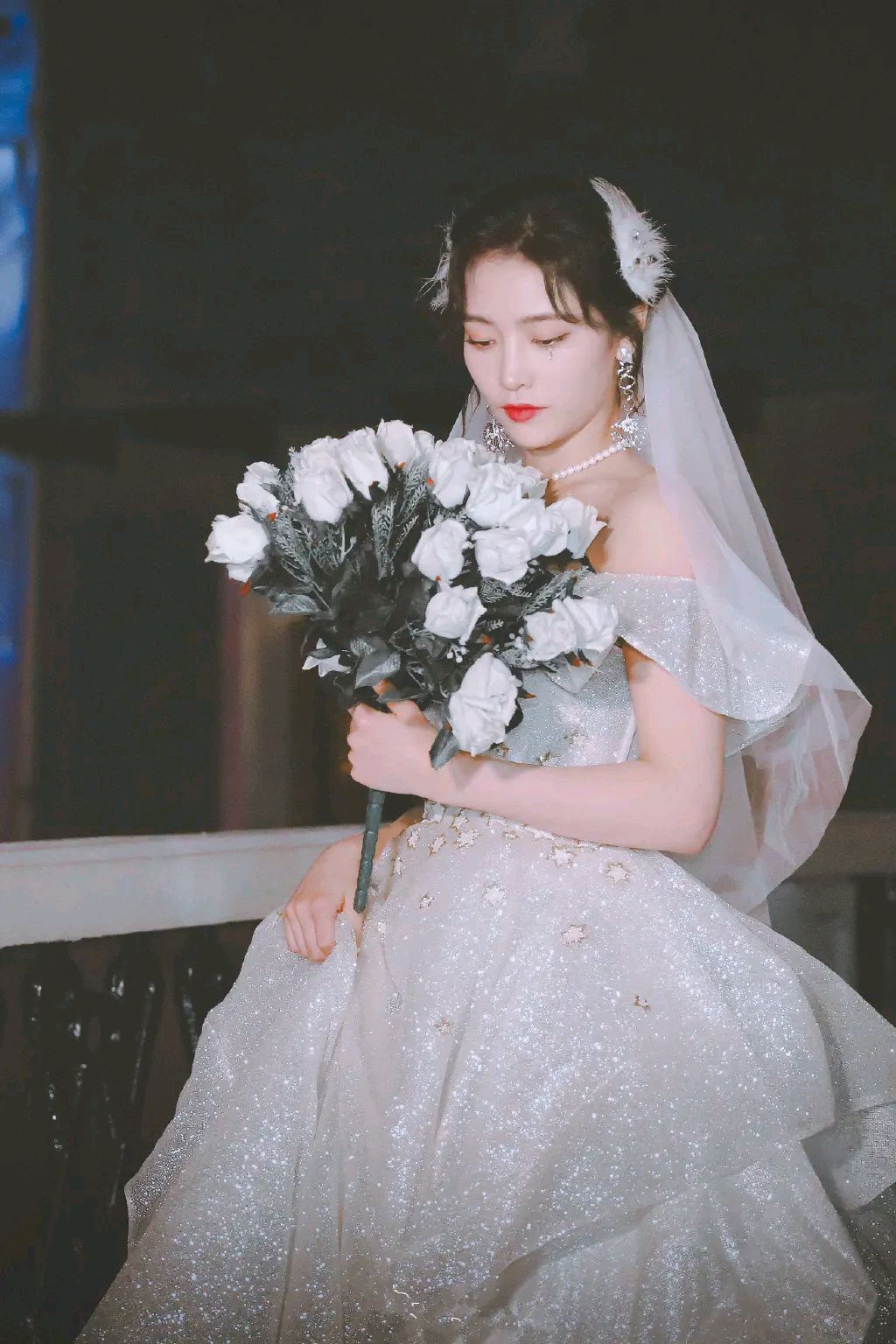 许佳琪婚纱长裙性感艳丽女神