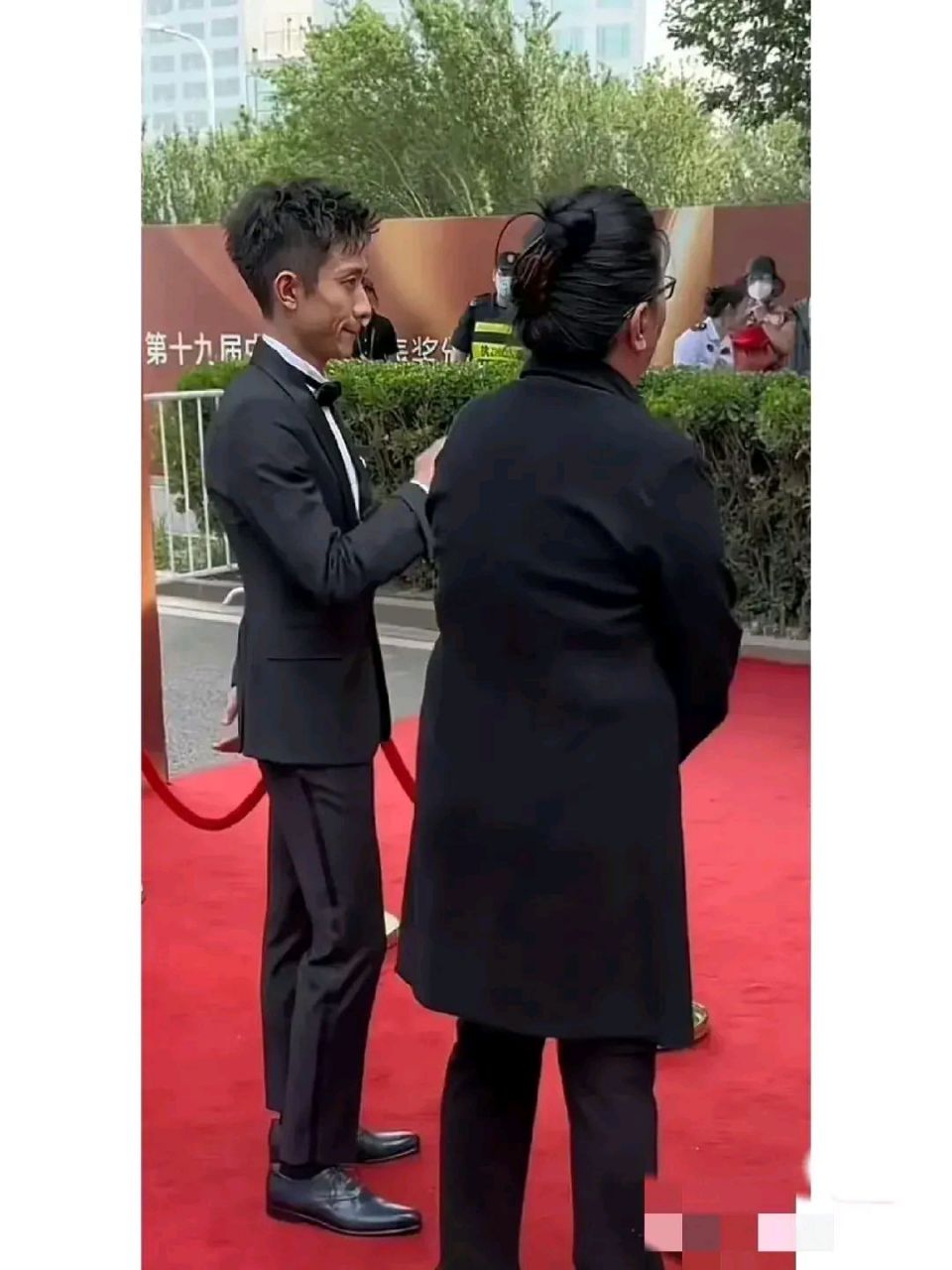 [抠鼻][抠鼻][抠鼻]老感觉张一山太瘦了,张一山的身板真的是太小了.