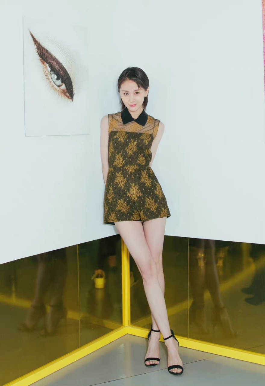 王子文,瑜伽女神. #娱乐最前沿# #美女# #王子文