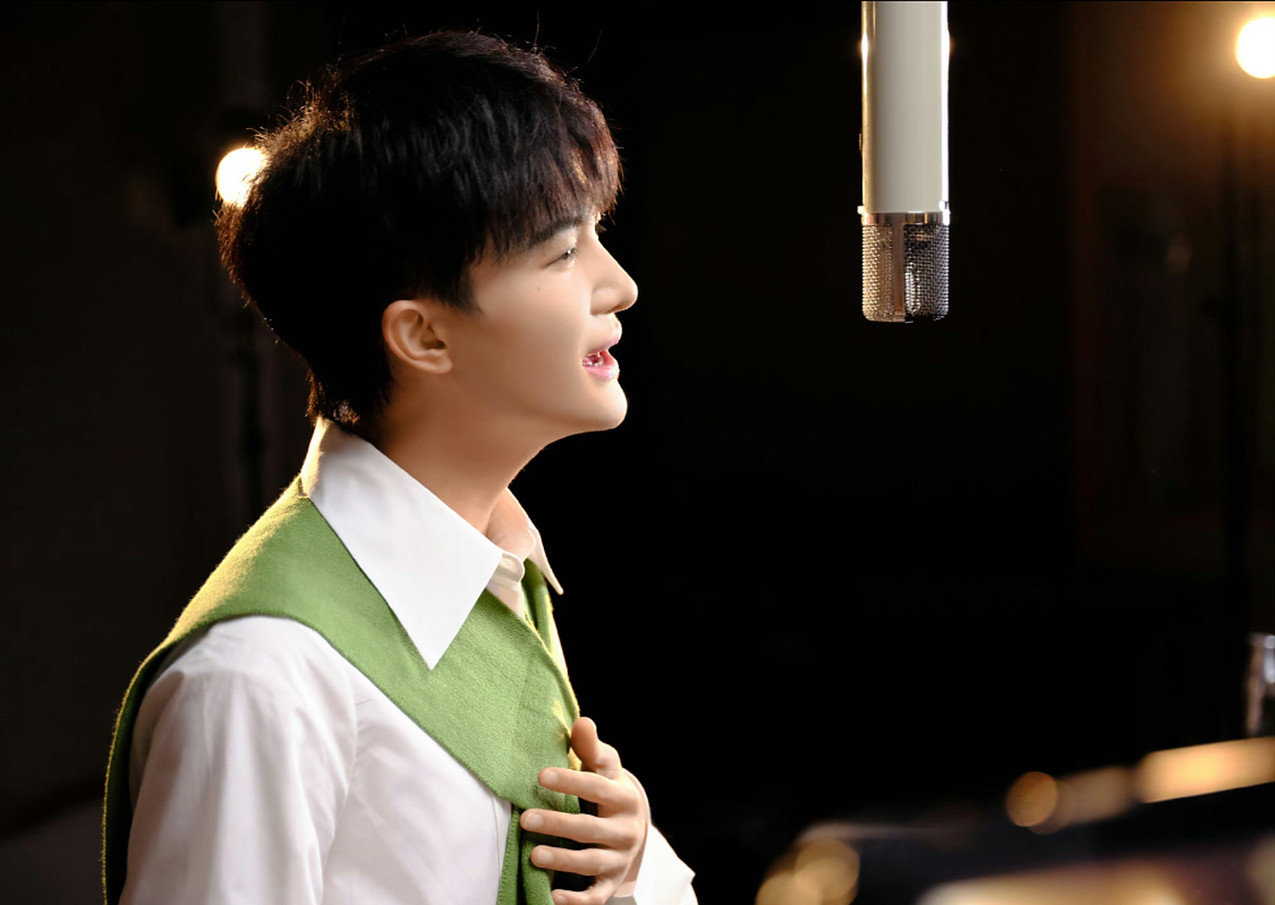 至此,周深歌曲单平台收藏量破100万的歌曲已达32首! 《铃