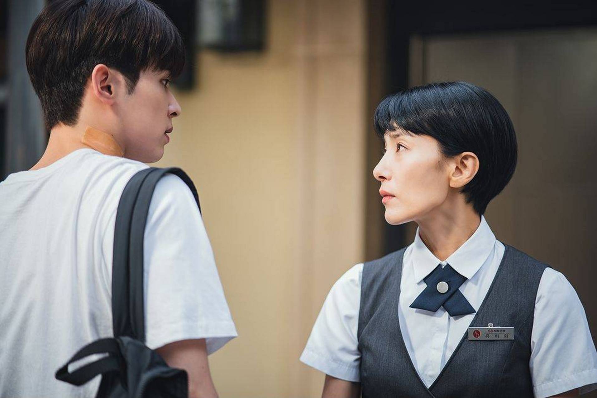 金瑞亨新剧《纸之月》 该剧根据一部日本小说改编,讲述了一位对生活和