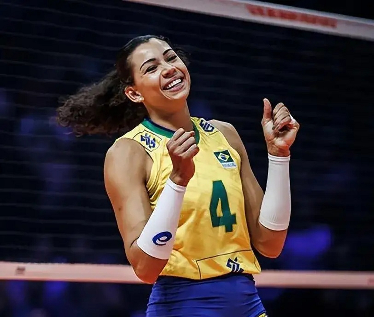 卡罗尔的表现真是好吓人啊～ 巴西女排副攻卡罗尔,31岁,身高1.83米.